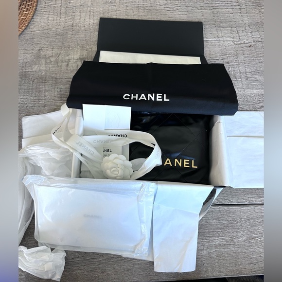 Authentic Black Chanel Glazed Aged Calfskin Mini 22 Bag Gold Hardware 2023. - Picture 13 of 13